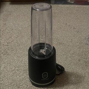Black Personal Blender, no top for cup once blended